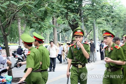 베트남서 '윤락 알선' 용의자 학대치사…전직 공안 2명 체포