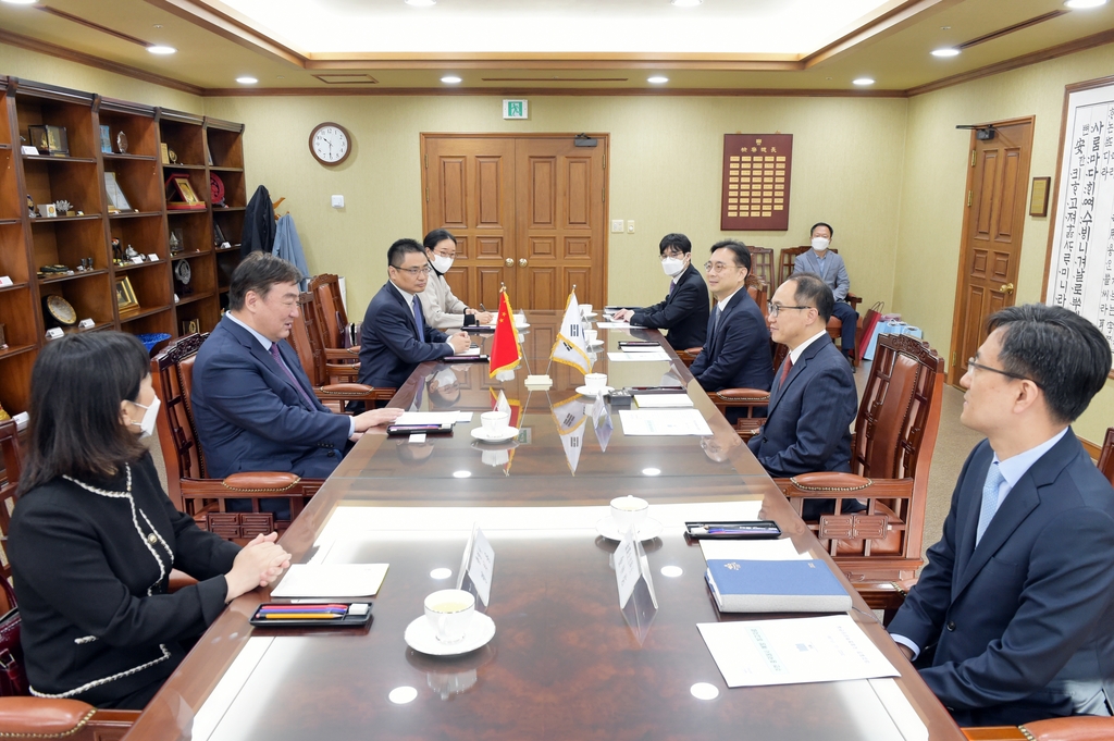 검찰총장, 中대사와 도피범 송환·보이스피싱 수사 협력 논의