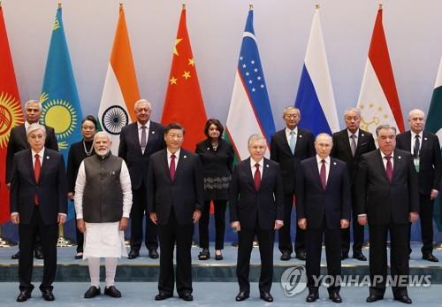 '국경갈등' 인도-중국 정상, G20서 양자회담 없이 악수·대화만