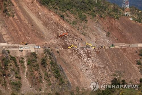 인도 북부서 240m 협곡으로 차량 추락…"8명 사망"