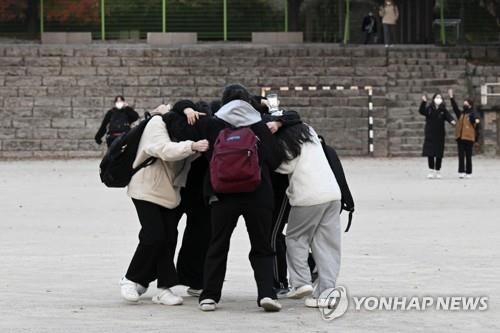 [수능] 긴 하루 끝낸 수험생들 "드디어 해방…푹 자고 싶어요"