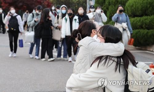 [수능] 긴 하루 끝낸 수험생들 "드디어 해방…푹 자고 싶어요"