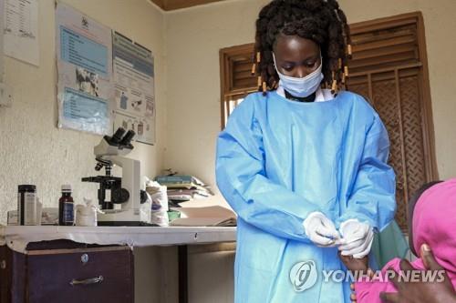 WHO, '에볼라 확산' 우간다서 백신 후보물질 테스트 착수