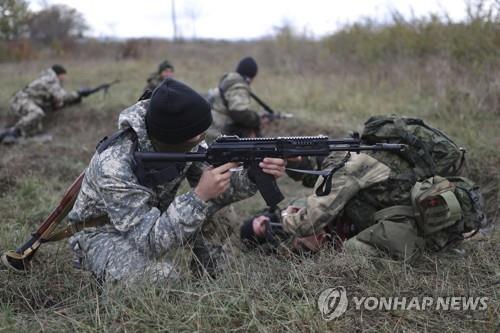 러, 군 현대화 계획 차질…푸틴 "우크라전 포탄부터 챙기라"