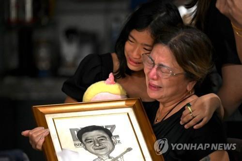 '언론인 살해' 필리핀 교정국장, 엽기행각…보물 찾으려 땅파기