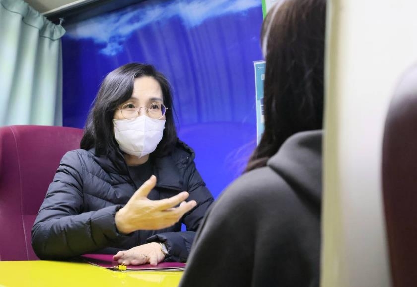 "담배 피지 마" 대신 "혹시 고민있니"…거리의 청소년 상담사들