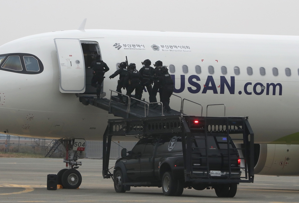 [사진톡톡] 김해공항 테러 훈련