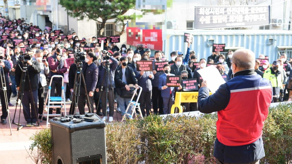 "박병화 떠날 때까지 '전쟁'"…화성 시민 500여명 집회