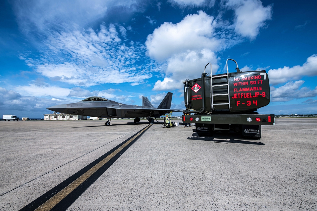 美 F-22A 등 30여대 日기지서 무력시위…"신속 운용역량 갖춰"