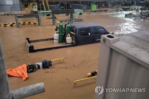 [르포] 태풍 피해 복구 한창인 포항제철소…기적 일구는 직원들