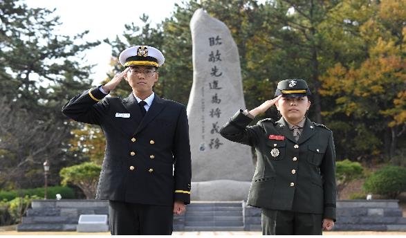 4대째 장교·육해공 3남매…해군·해병 사관후보생 100명 임관