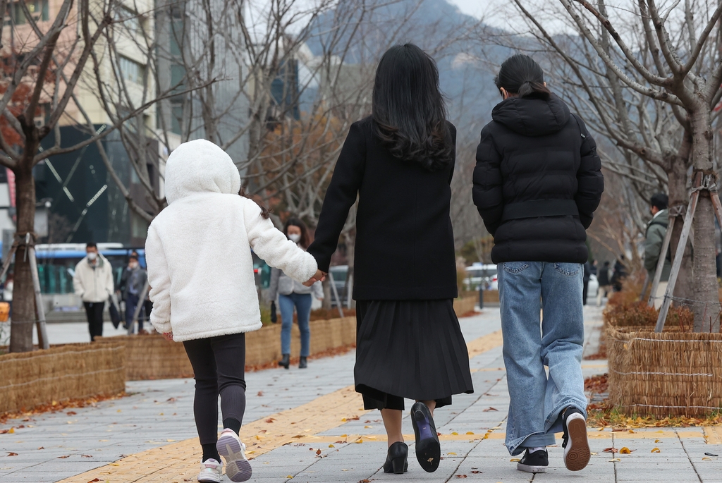 [사진톡톡] 비 온 뒤 멀어지는 가을