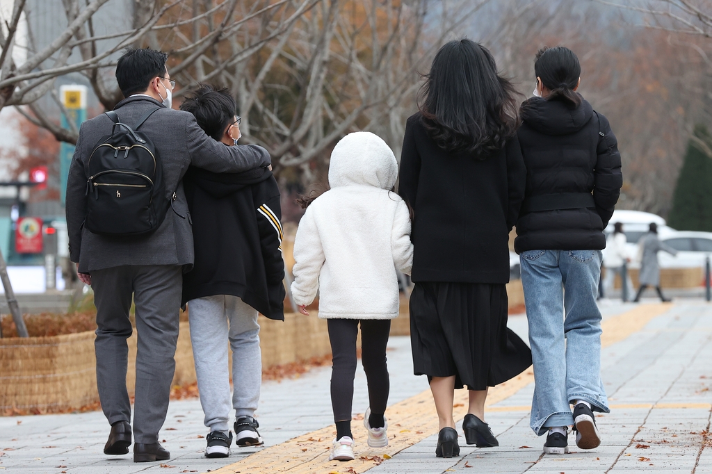 [사진톡톡] 비 온 뒤 멀어지는 가을