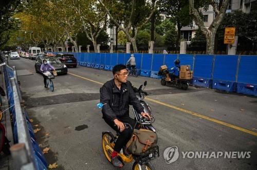 중국, 시위차단 총력…참가자에 위협 전화·골목에도 경찰 배치