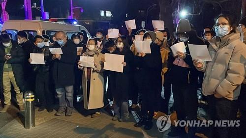 中 '제로 코로나 반대시위' 취재하던 스위스 기자도 한때 구금