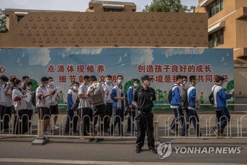 코로나 확산 베이징, 약 4주 앞둔 고2 대상 시험도 연기