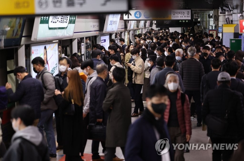 "이미 출근했는데"…1호선 지연 '뒷북' 긴급문자에 혼란