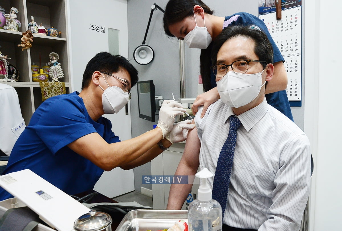 한기정 공정위원장 코로나19 백신 추가 접종…"동절기 추가 접종 당부"