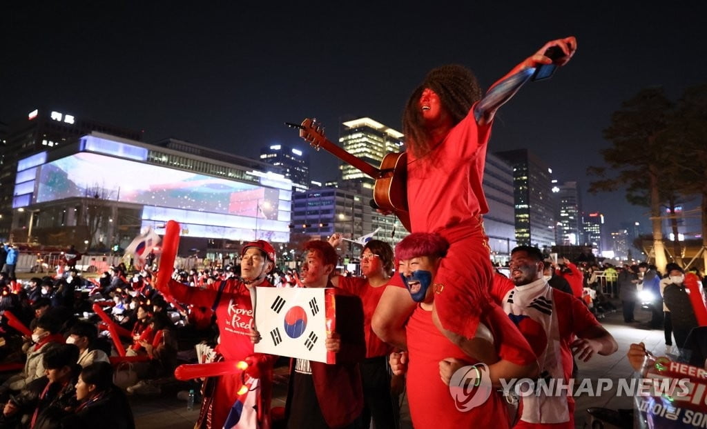 붉은악마 1만명 광화문 집결…"오늘 밤 대~한민국!"