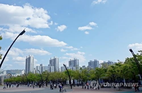 '한파 속 암흑'…서울 방이동 대단지 아파트 정전