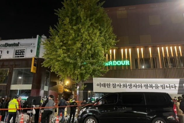 결혼 앞둔 황보라, '이태원 참사' 추모 공간 방문 "직접 와서 보니 마음 찢어져"