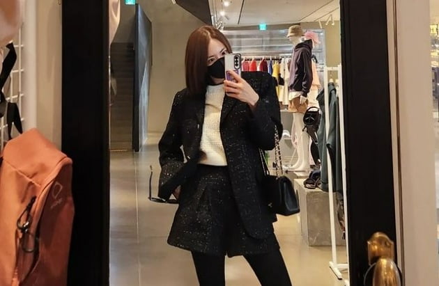 '이용규♥' 유하나, 아들 둘 맘 맞아? 백화점 거울 앞 뽐낸 각선미