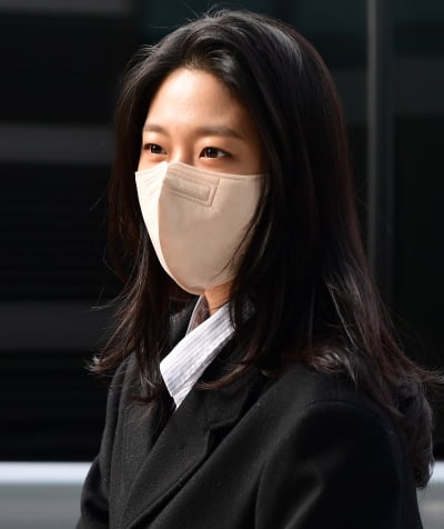 [TEN 포토] 설현 '마스크 넘어 이쁨'