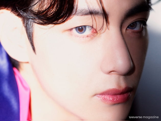 방탄소년단 뷔, 신비롭고 아름다운 눈빛 “렌즈모델을 하면 찰떡일 아이돌” 1위