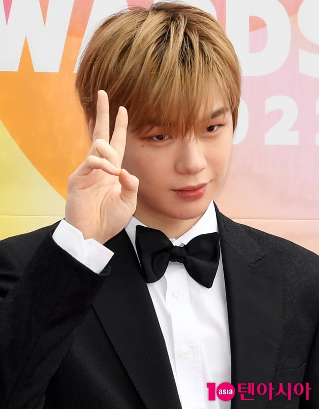 [종합] 강다니엘, '스맨파' 생방 중 방송사고…협찬 브랜드 착각해 사과 