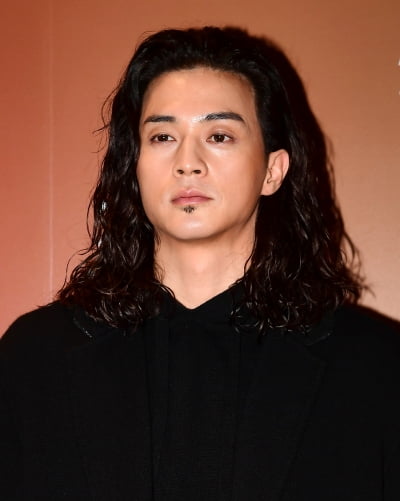 [TEN 포토] 김지훈 '아무나 못하는 귀여운 턱수염'