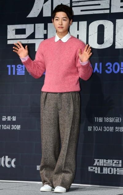 [TEN 포토] 송중기 '오랜만에 인사드려요'