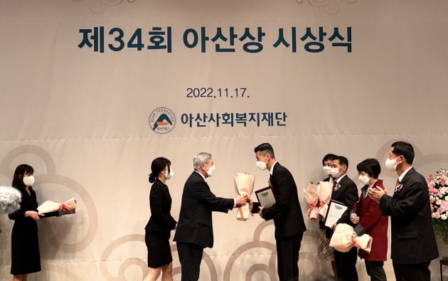 션, 기부·선행 공로 인정받았다…제34회 아산상 자원봉사상 수상