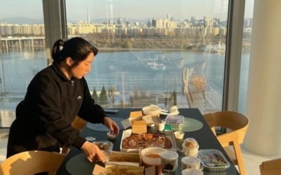 김영희, '한강 보이는' 집에서 즐거운 식사…리치·럭셔리 일상
