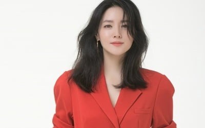 [공식] 이영애, 오케스트라 여성 지휘자 됐다…1년만 복귀 ('마에스트라')