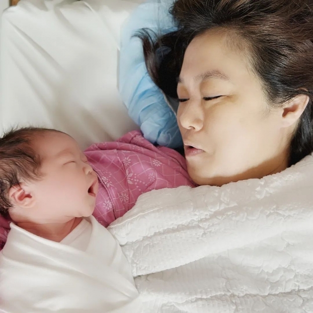 '재혼+혼전 임신' 이재은, 43세에 득녀…딸 이름은 김태리 "최고의 선물"
