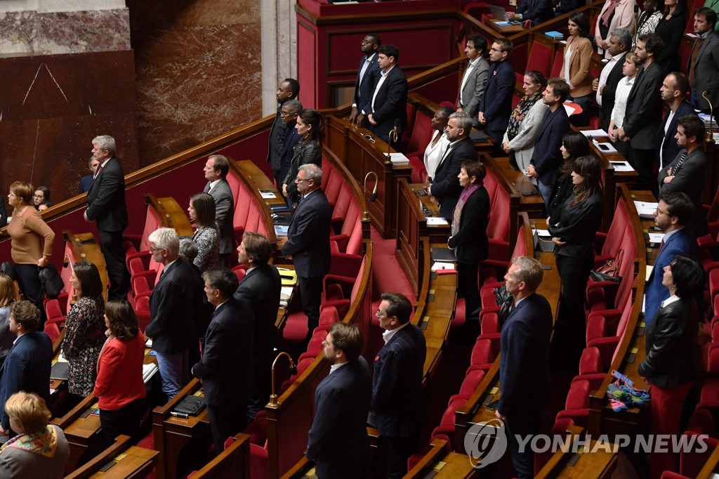 동료의원에 "아프리카로 돌아가라" 소리친 프랑스 의원 중징계