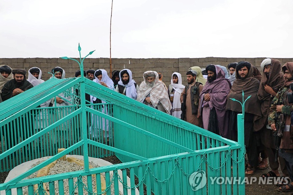 아프간 정부, 탈레반 창설자 물라 오마르 무덤 공개