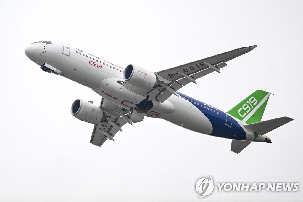 中, 조종사 15명에 자국산 첫 여객기 C919 운항 자격 부여