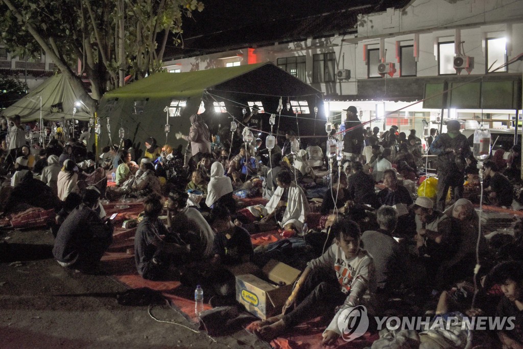 인니 서자바서 규모 5.6 지진…지방정부 "사망자 160명 넘어"(종합3보)