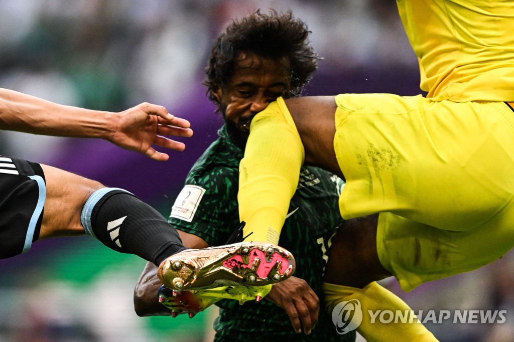 [월드컵] 빈 살만, 사우디 승리에 가족과 환호…다친 선수엔 개인 제트기