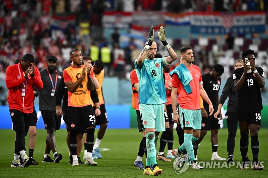 [월드컵] '세르비아계' 캐나다 GK 비난한 크로아티아 팬들…FIFA 징계착수