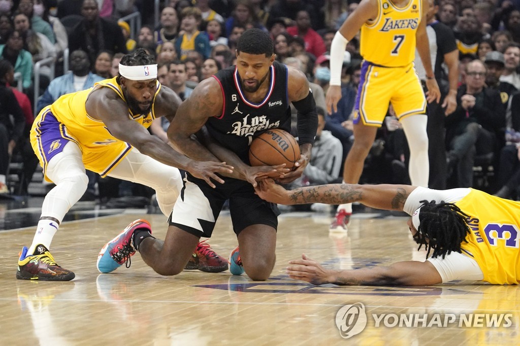 본 감독 정식 선임 NBA 브루클린, 뉴욕 완파…듀랜트 트리플더블