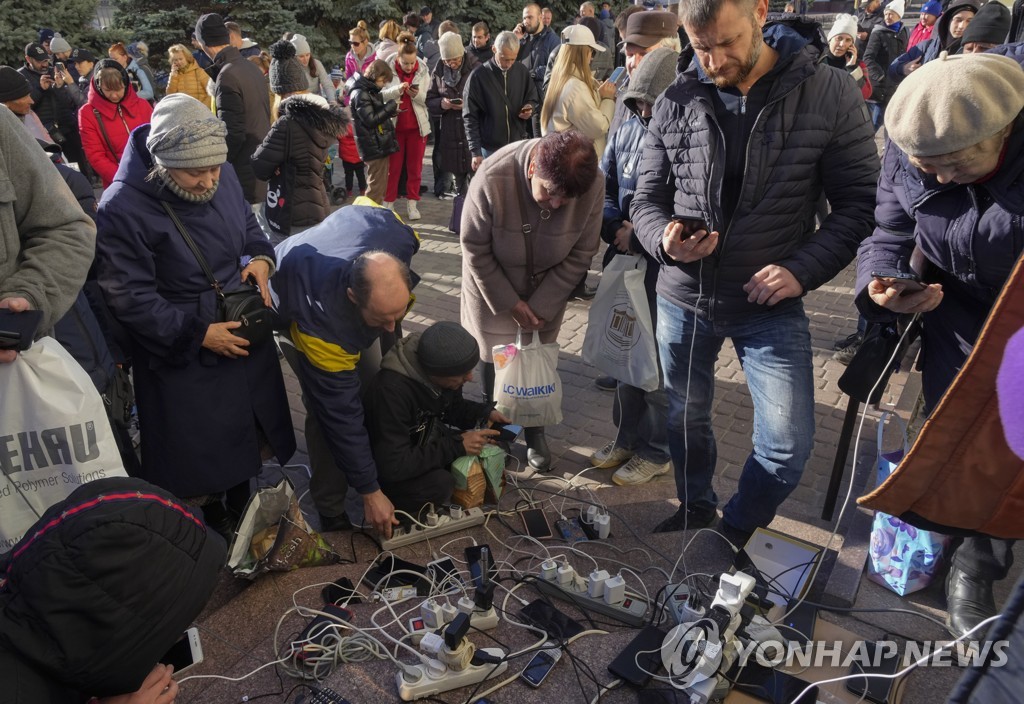 러 공습에 전력난 악화 우크라 "3월까지 단전 이어질 수도"