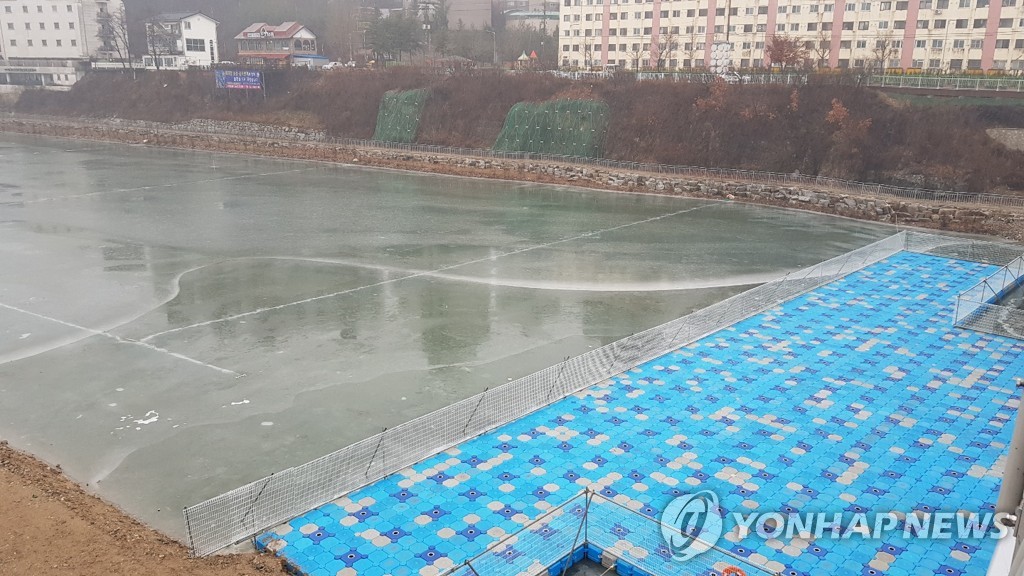 하늘만 쳐다보는 강원 스키장·겨울축제장 '추위 언제 오려나'