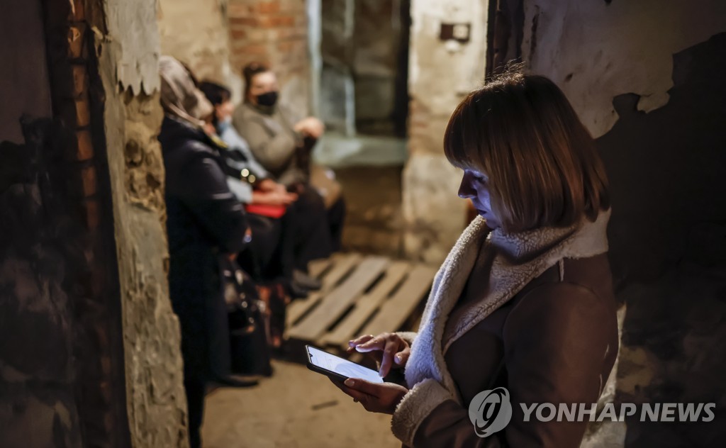 우크라이나 전역에 공습경보…"여러 지역에서 폭발 일어나"