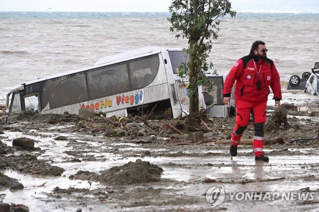 伊 이스키아섬 덮친 폭우 산사태로 1명 사망·12명 실종(종합)