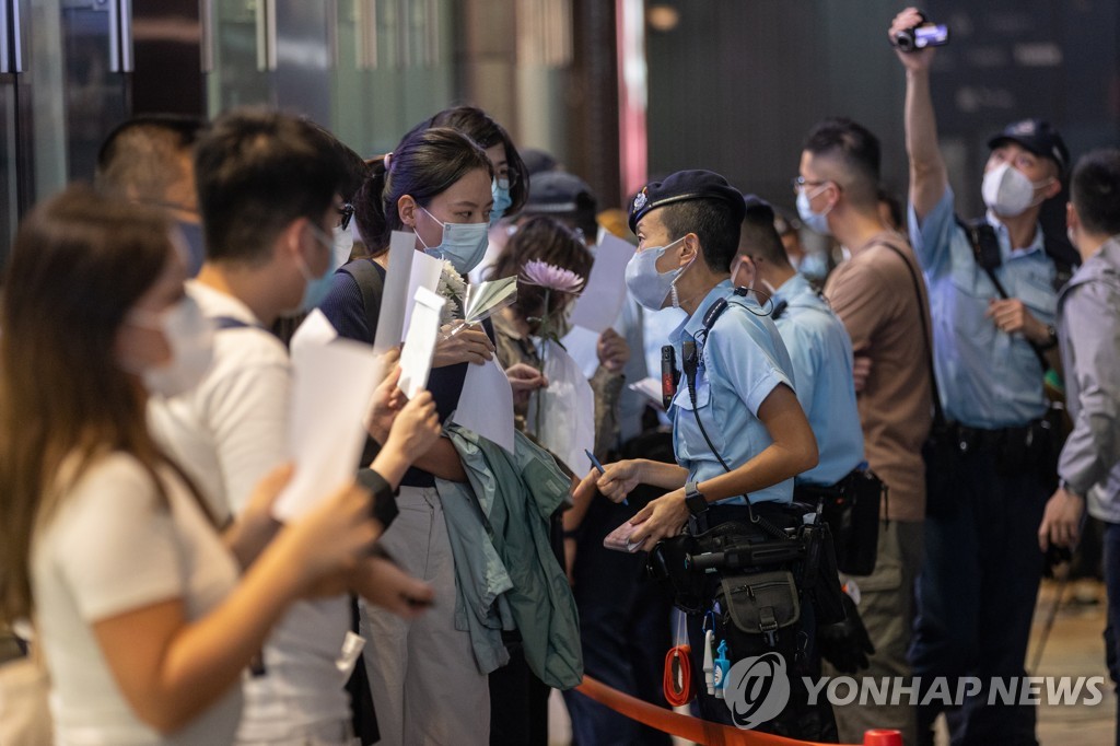 '시위 금지' 홍콩서도 사람들이 모였다…"독재 반대·노예 반대"