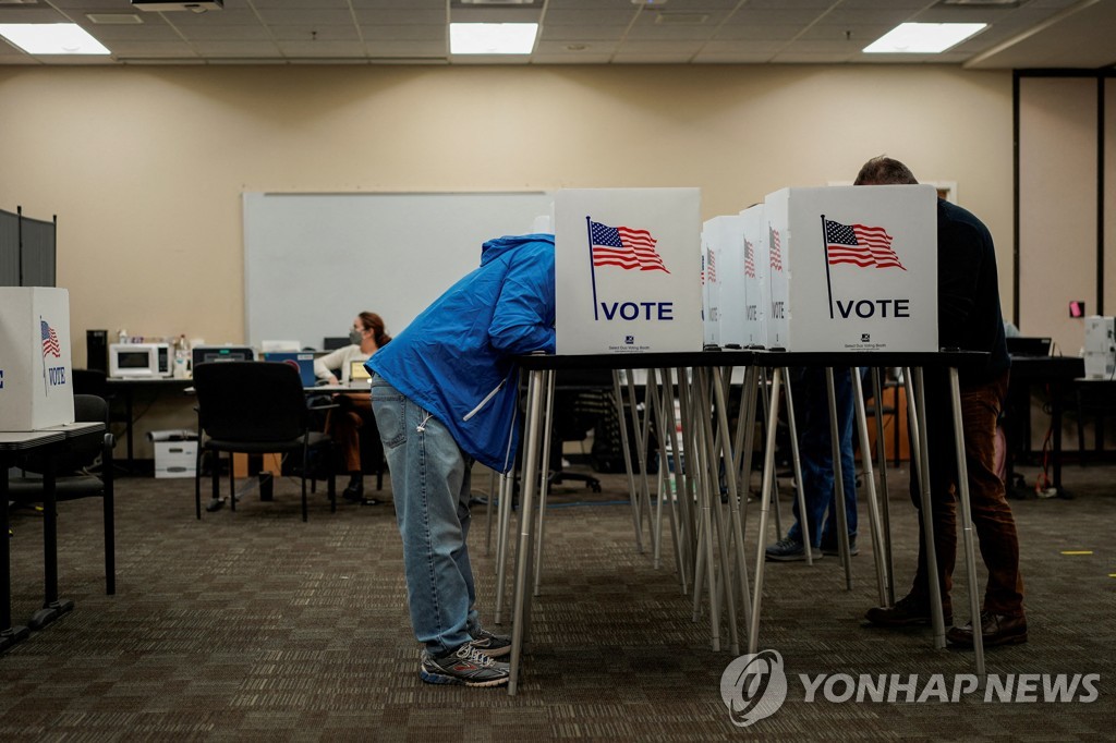 美중간선거 공화 지지 46% vs 민주 지지 44%…공화당 상승세