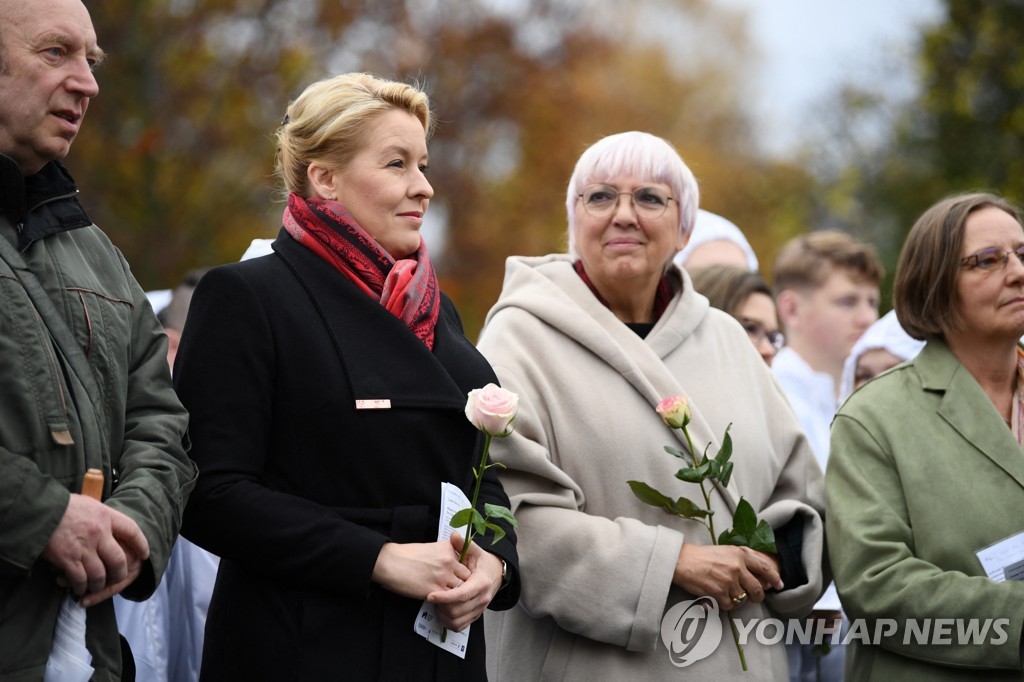 베를린장벽 붕괴 33년…독일 총리 "시민의 힘 증거"