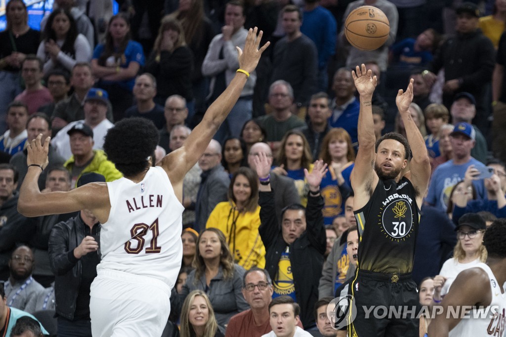 커리 2경기 연속 40득점 이상…NBA 골든스테이트, 시즌 첫 2연승